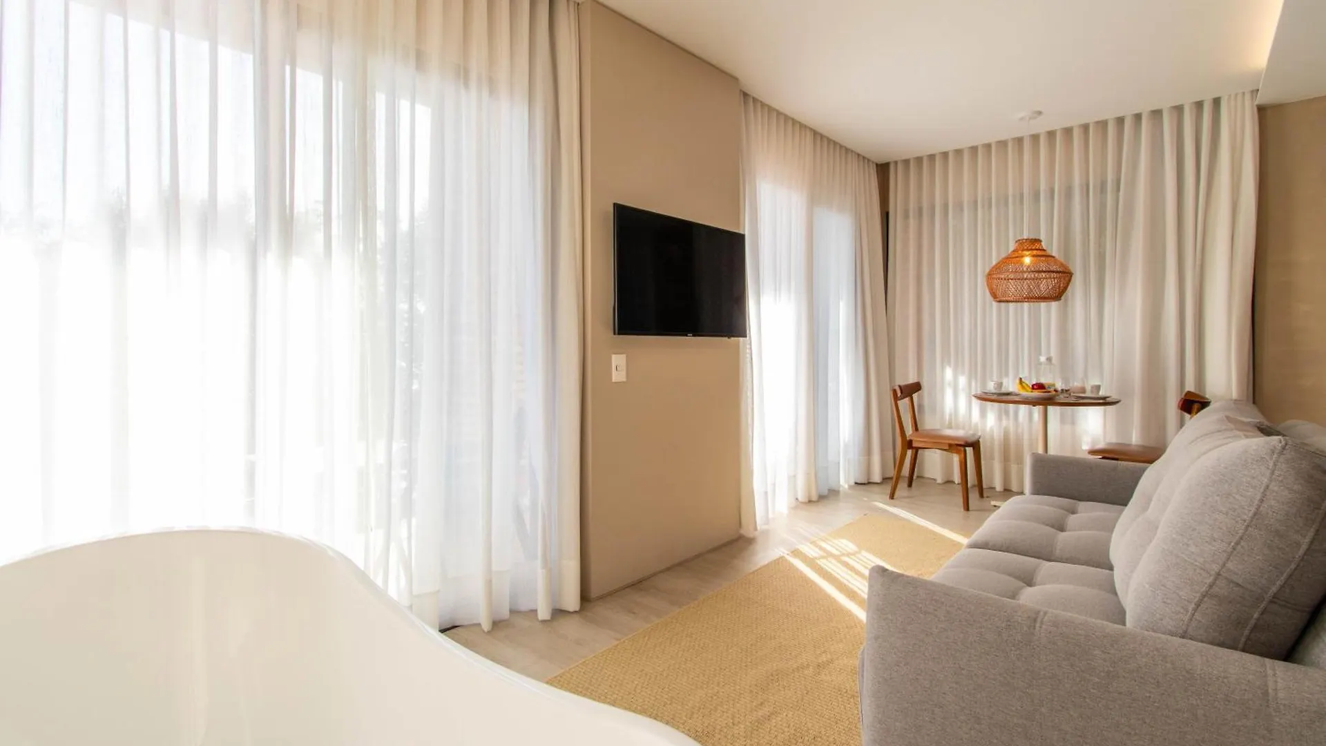 Studio Com Banheira E Vista Para O Mar Ch2753 Florianopolis Brazil